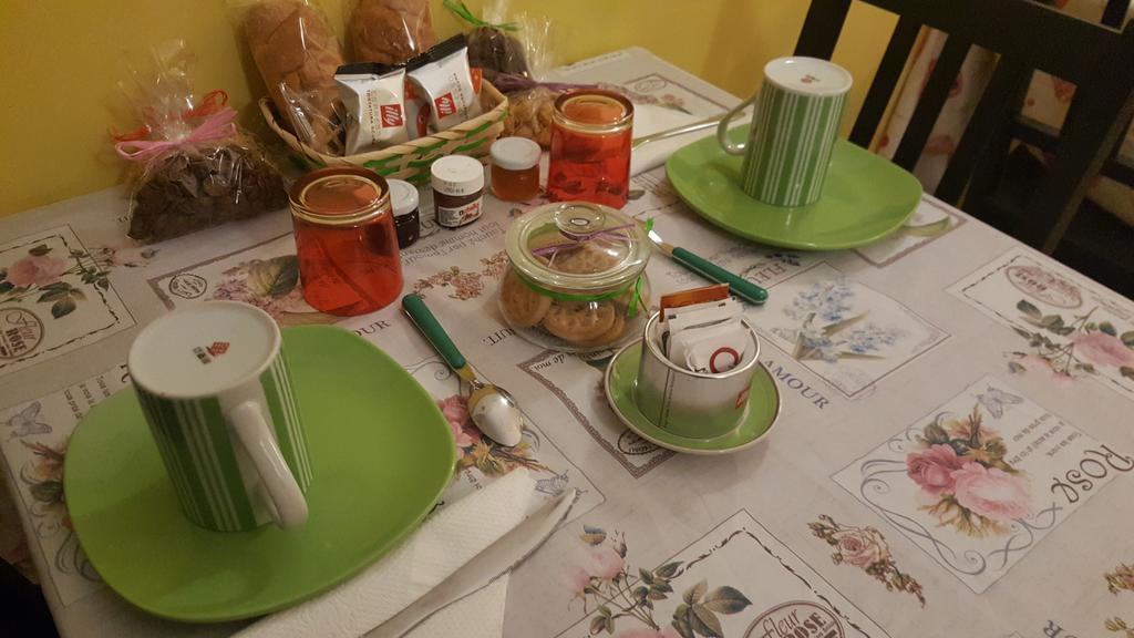 Double Room with Private External Bathroom,435596178:JPEG